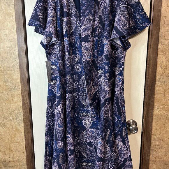 Lane Bryant Lena V-Neck Level-Hem Short Sleeve Midi Dress. Size 16PET. (1176) - Picture 1 of 8